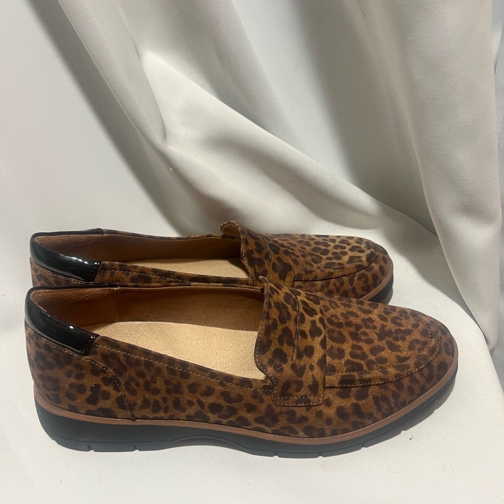 Dr. Scholl's Nice Day Leopard Print Women's Loafers - Picture 5 of 8